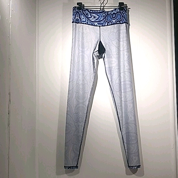 ONZIE. Yoga Blue White Leggings Size M/L - Picture 5 of 10